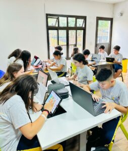 A tecnologia dentro das salas de aula